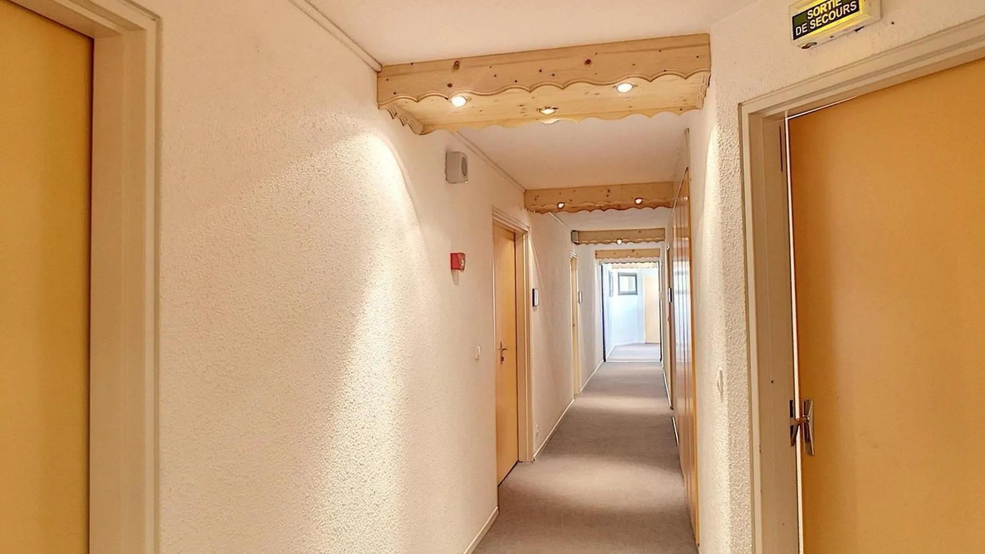 Studio Cabine Renove, 4 Pers, Balcon Sud-Ouest, Proche Pistes Et Commerces - Les Menuires - Fr-1-178-378 Saint-Martin-de-Belleville Apartment
